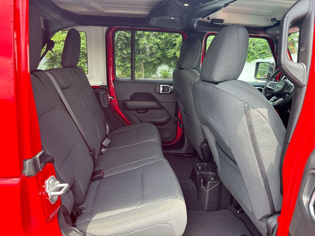 2025 Jeep Wrangler 4-Door Sahara 4x4