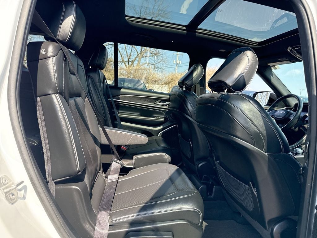 2023 Jeep Grand Cherokee L Overland 4x2