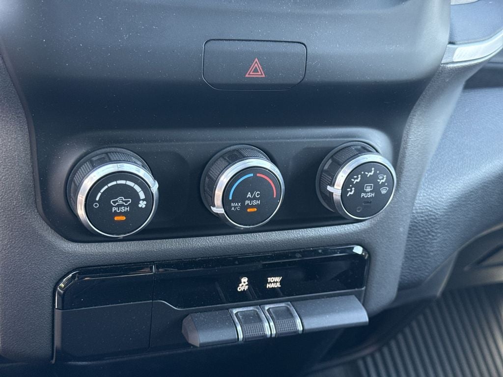 2021 RAM 1500 Big Horn Crew Cab 4x4 5'7" Box