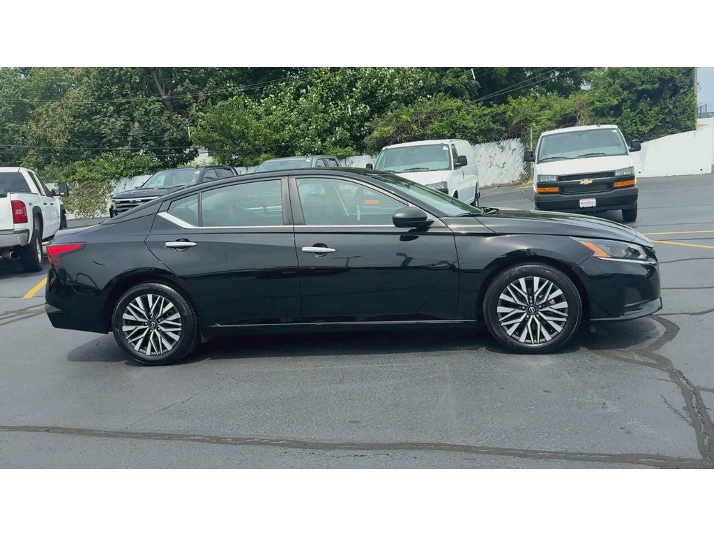 2025 Nissan Altima SV FWD