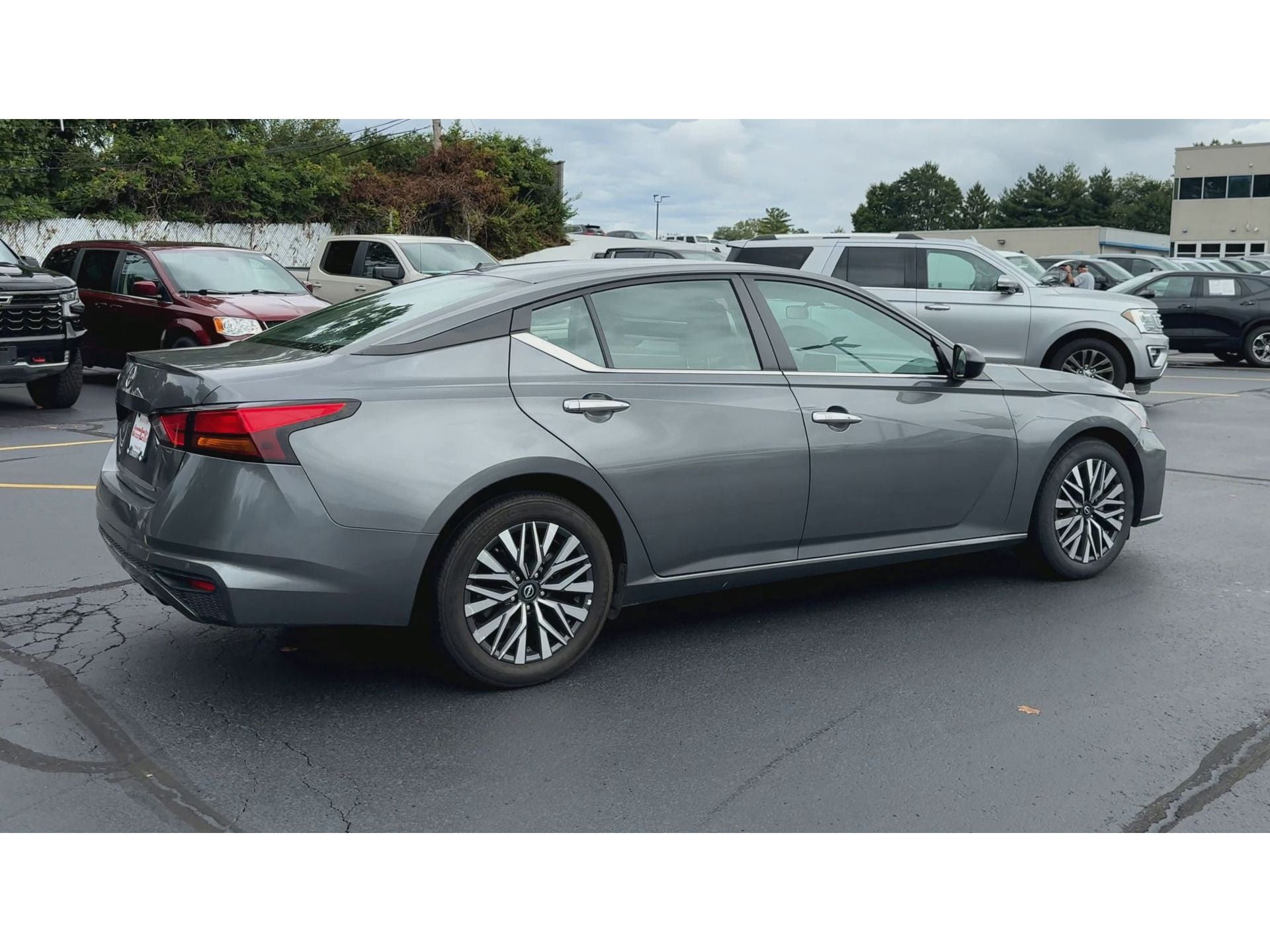 2025 Nissan Altima SV - Photo 8