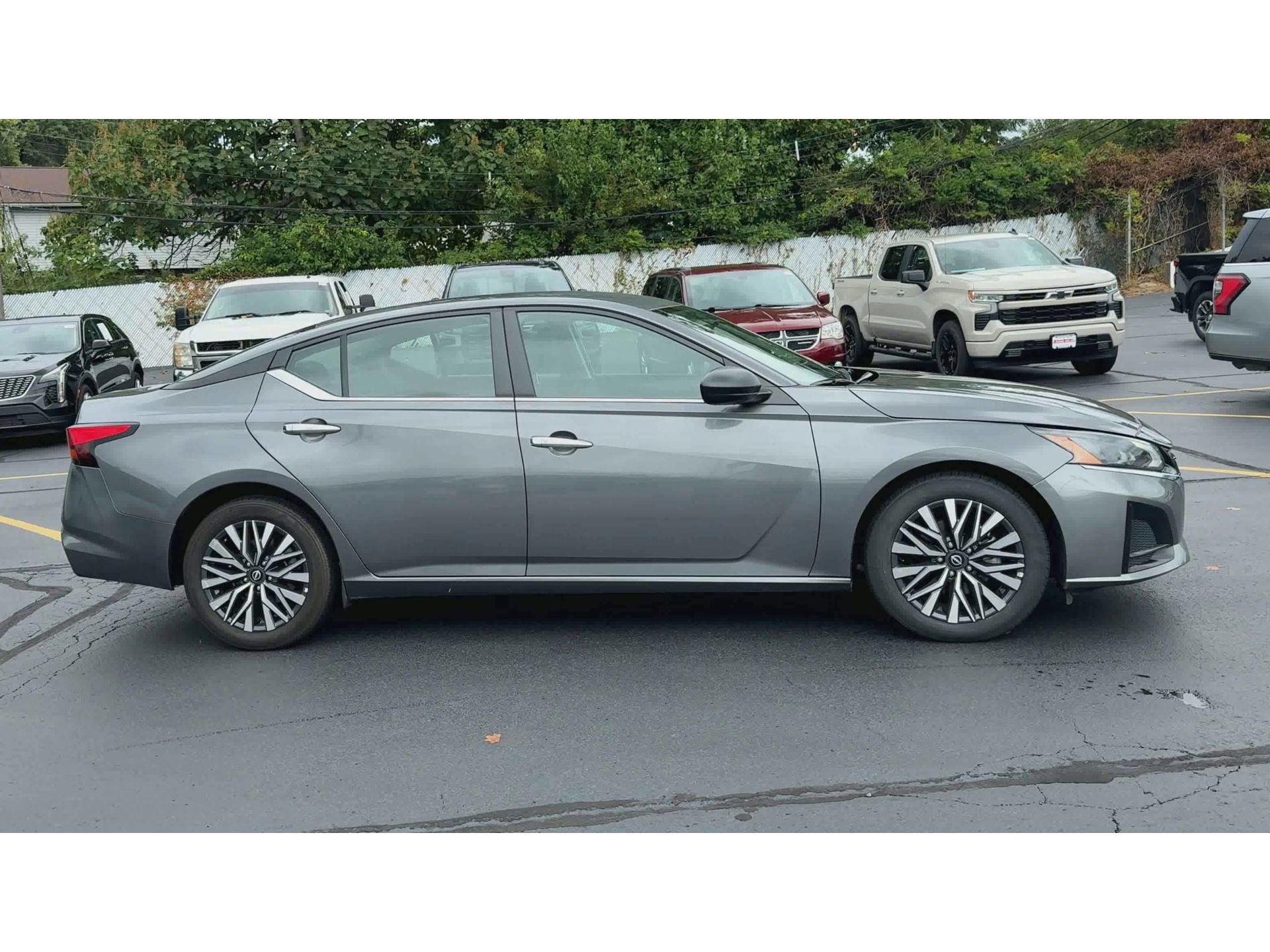 2025 Nissan Altima SV - Photo 9