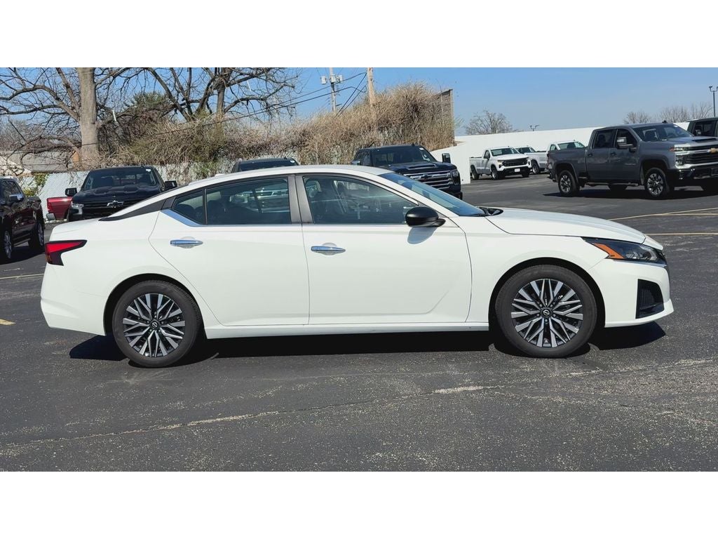 2025 Nissan Altima SV FWD
