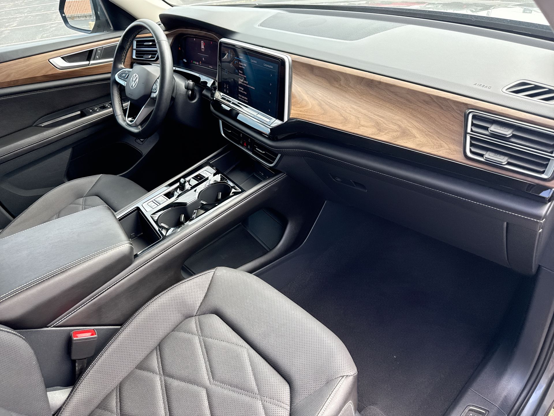 2024 Volkswagen Atlas 2.0T SE w/Technology