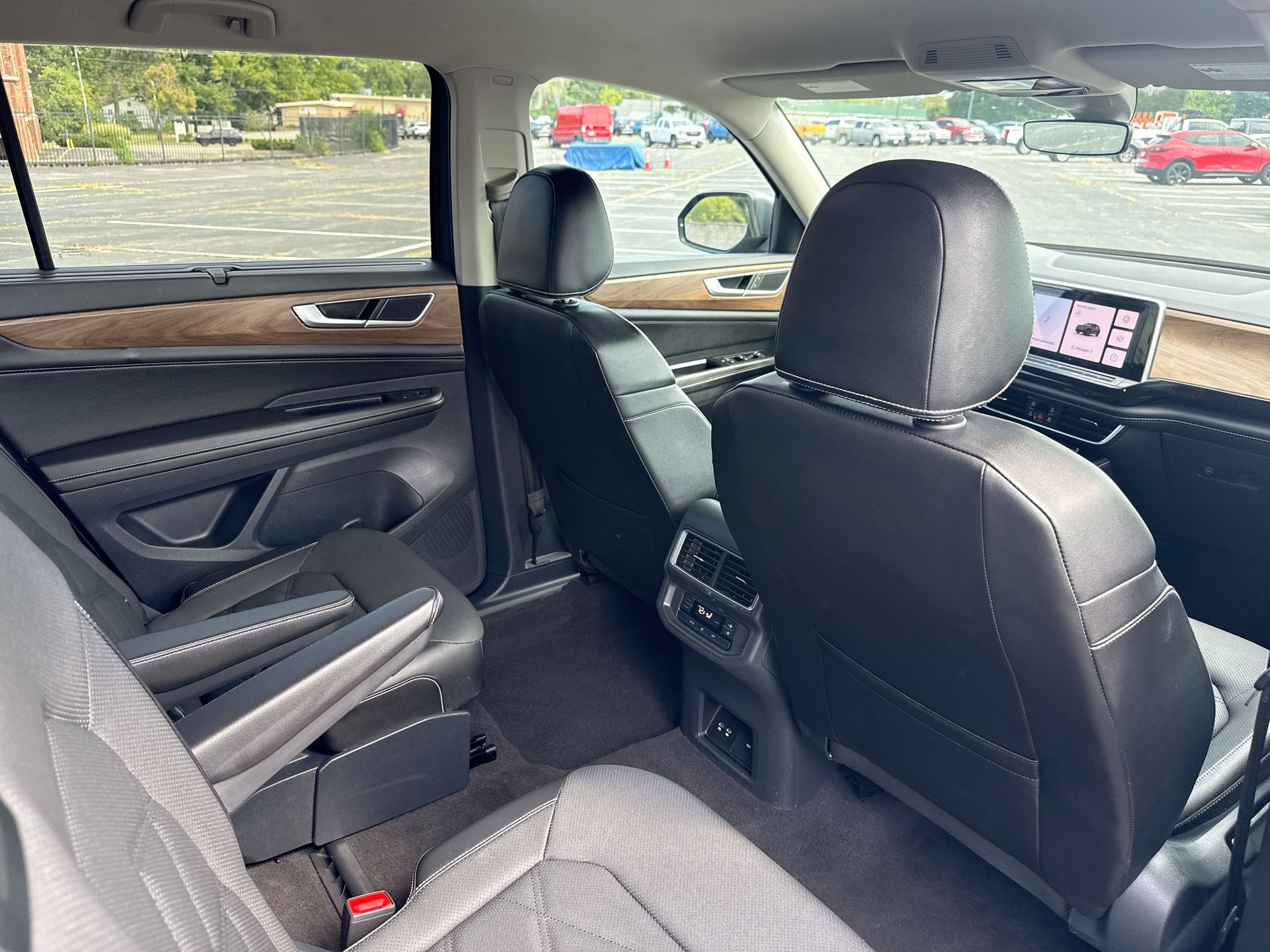 2024 Volkswagen Atlas 2.0T SE w/Technology