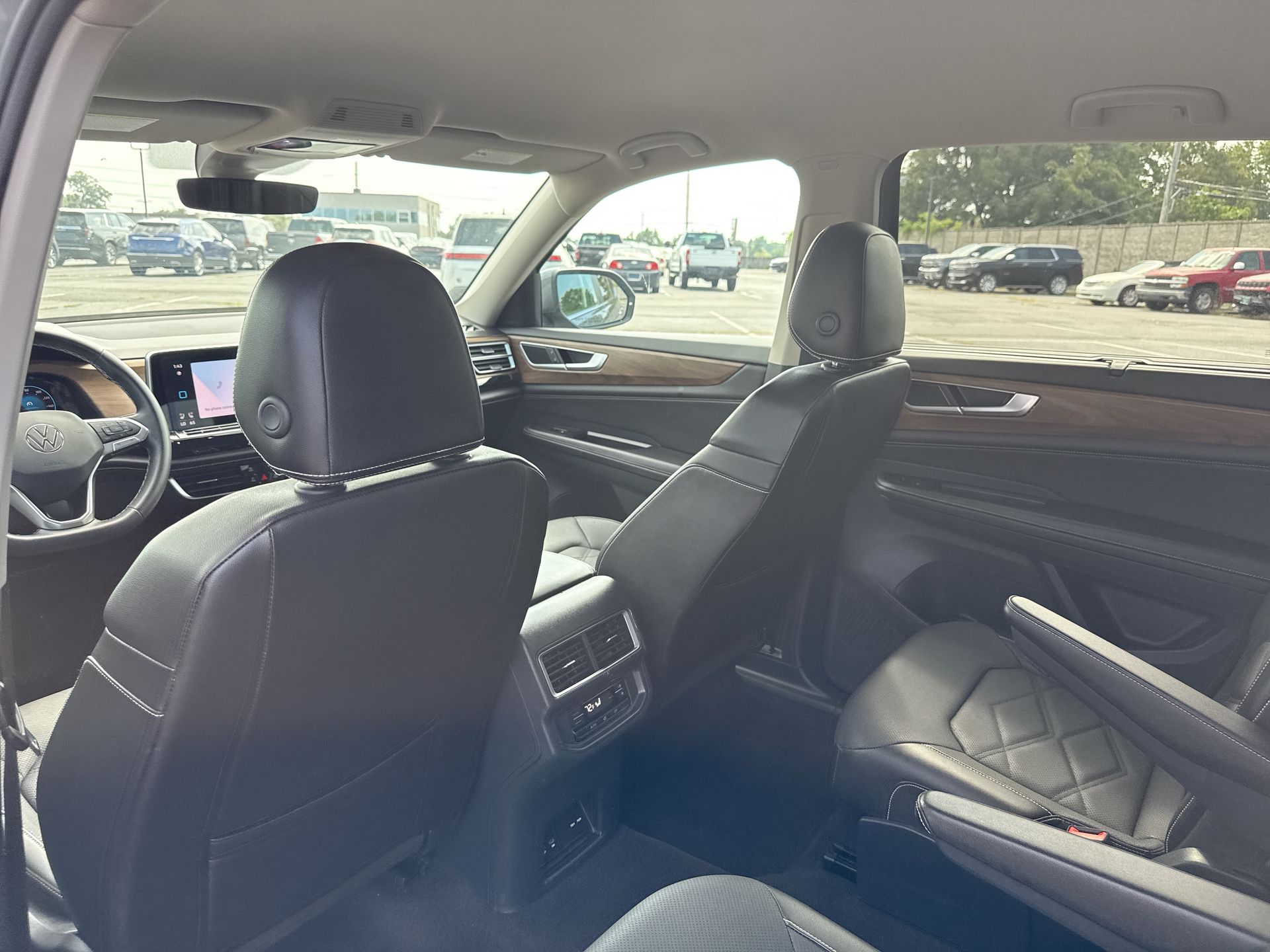 2024 Volkswagen Atlas 2.0T SE w/Technology