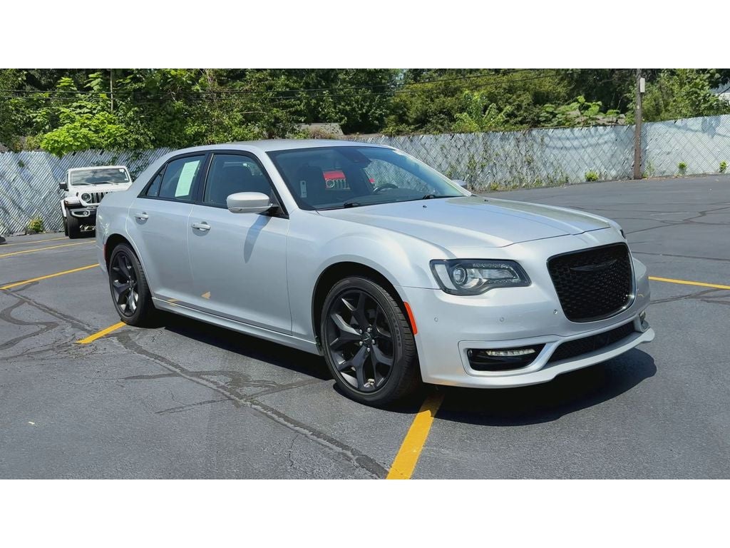 2022 Chrysler 300 Touring L
