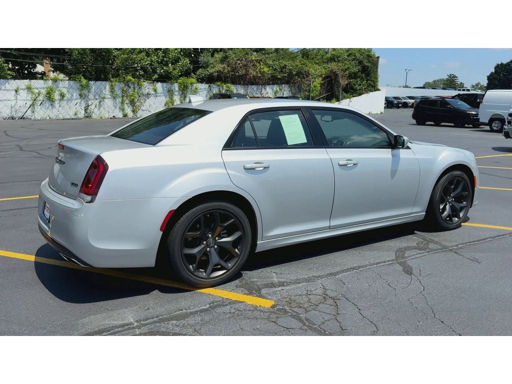 2022 Chrysler 300 Touring L
