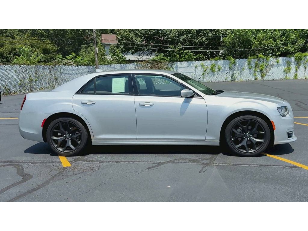 2022 Chrysler 300 Touring L