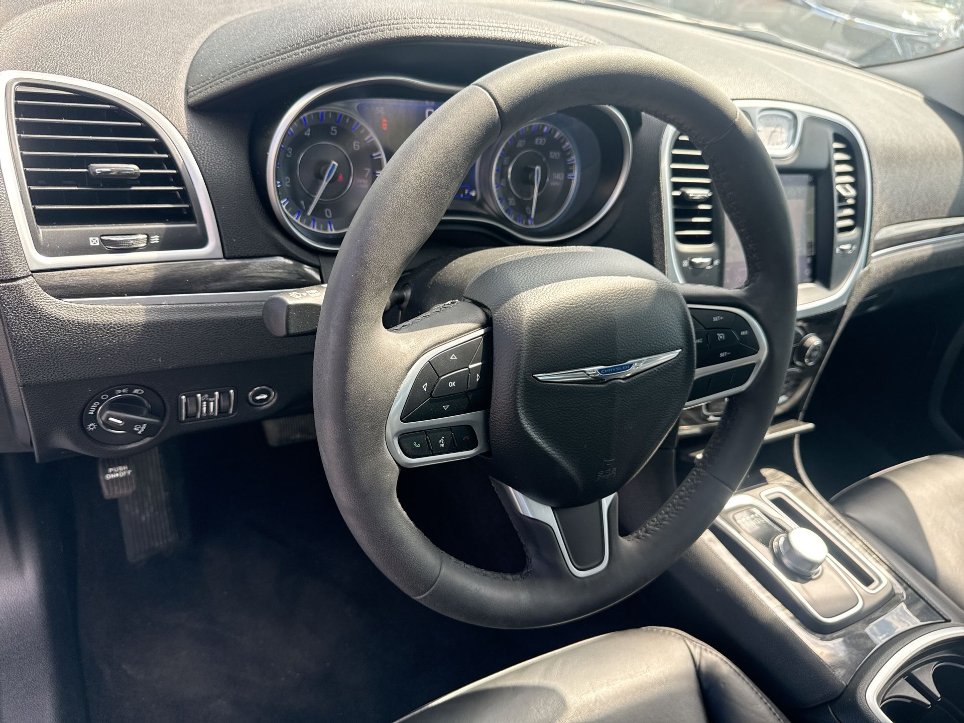 2022 Chrysler 300 Touring L