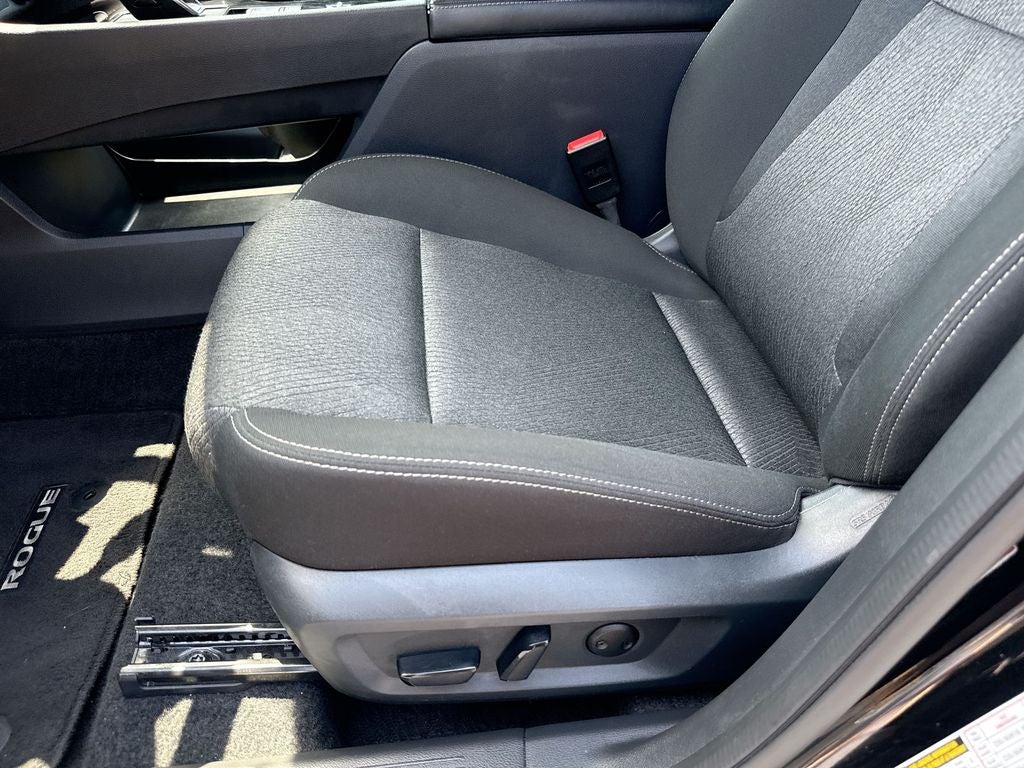 2025 Nissan Rogue SV FWD