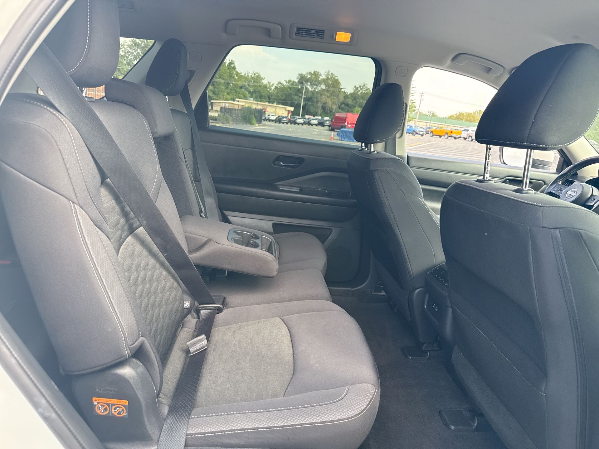2024 Nissan Pathfinder SV