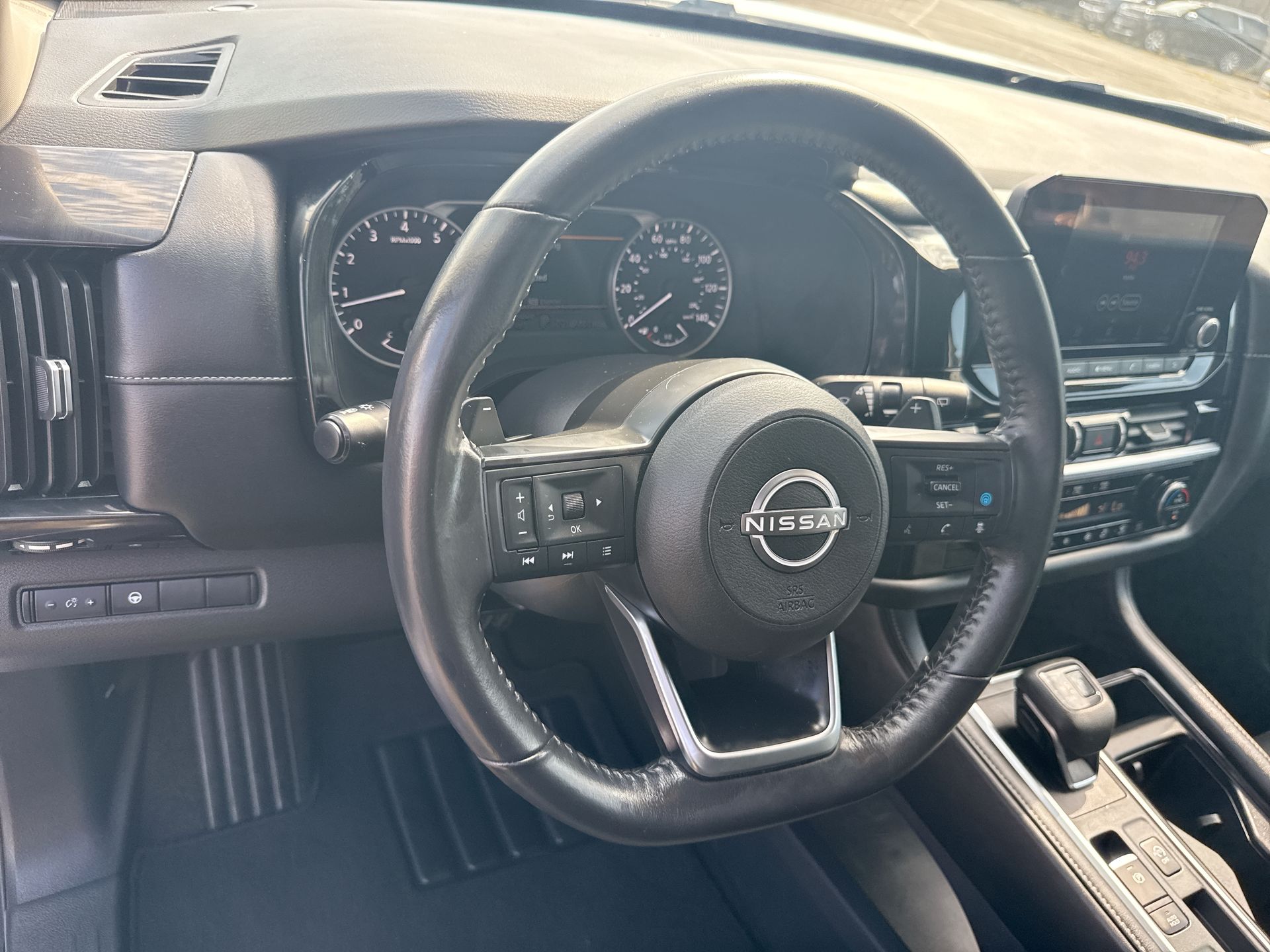 2024 Nissan Pathfinder SV