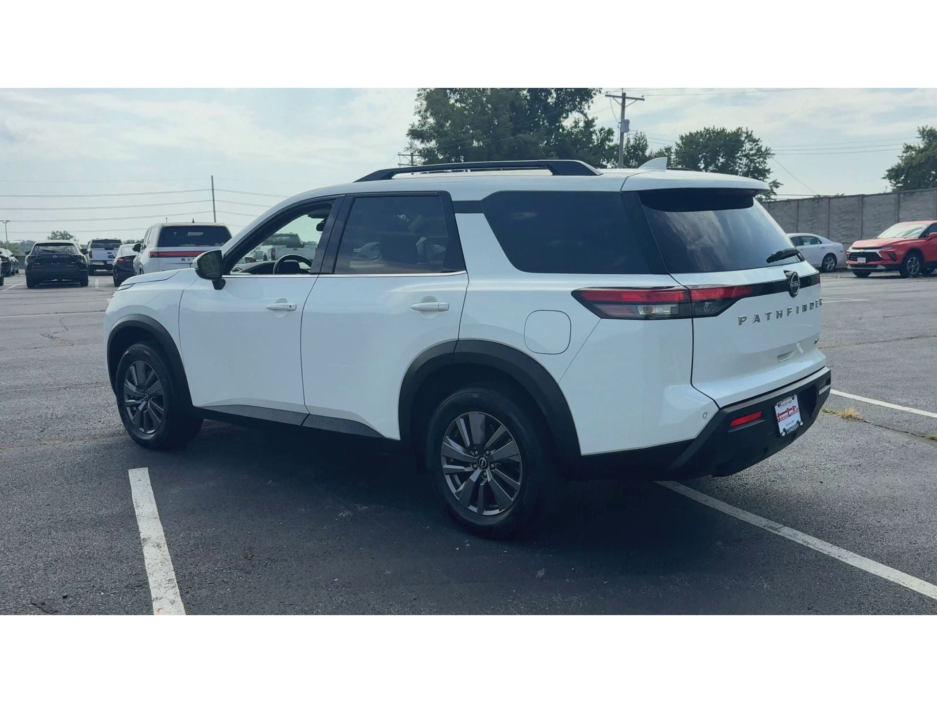 2024 Nissan Pathfinder SV