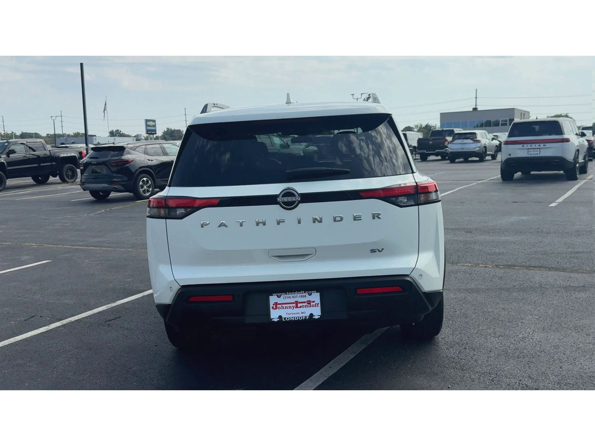 2024 Nissan Pathfinder SV