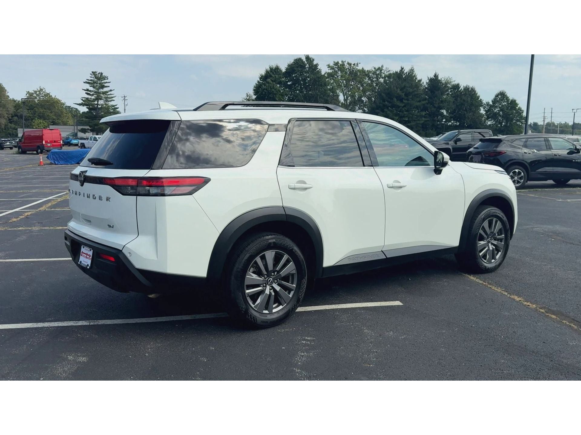 2024 Nissan Pathfinder SV