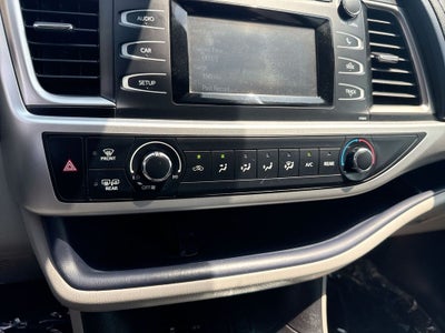 2019 Toyota Highlander LE
