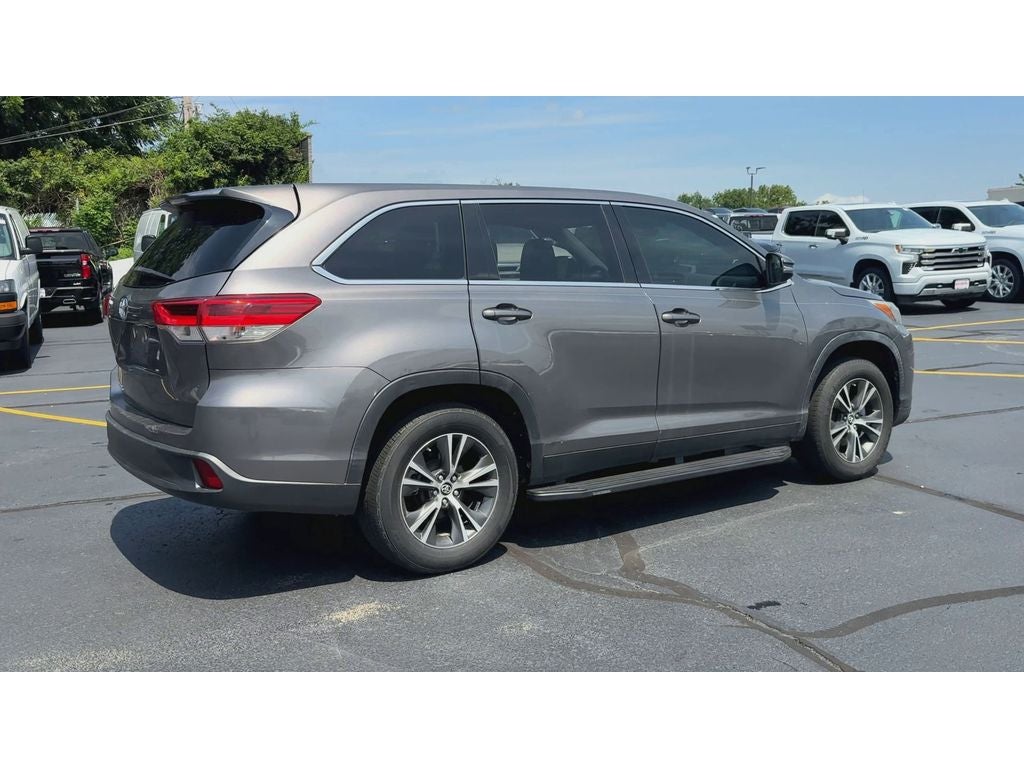 2019 Toyota Highlander LE