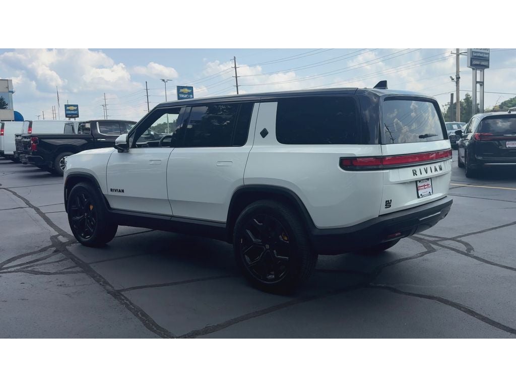 2022 Rivian R1S Adventure