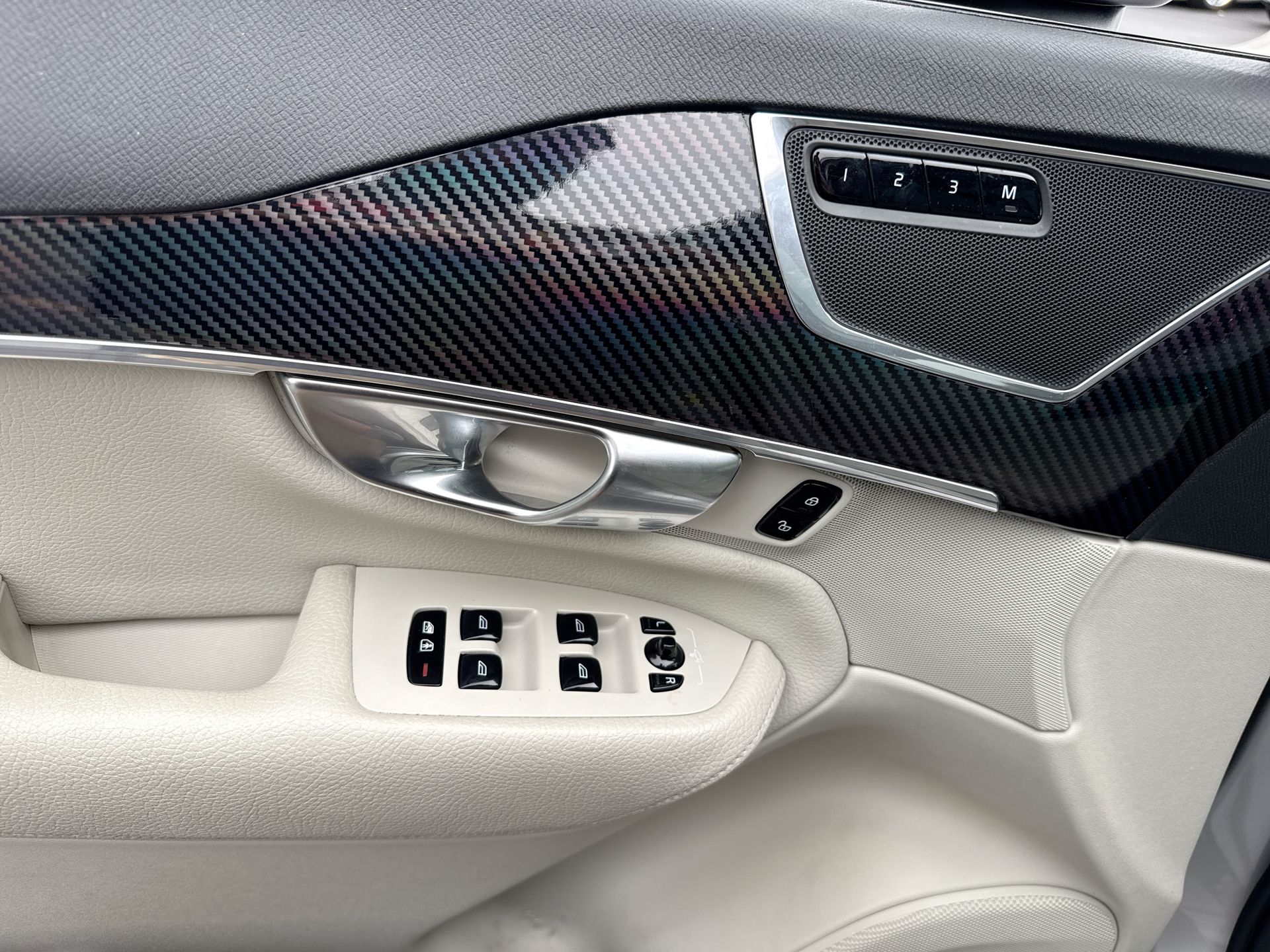 2019 Volvo XC90 Momentum